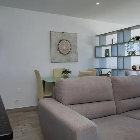 Seascape Retreat Apartment By Lovelystay *